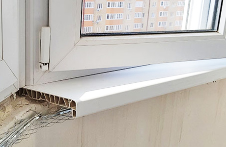 Установка ПВХ подоконника на лоджию Установка ПВХ подоконника на лоджию